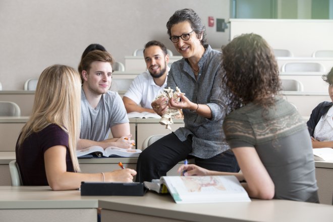 Maria Thomadaki headshot